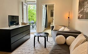 2 Bedroom Apartment With Garden Close To Station